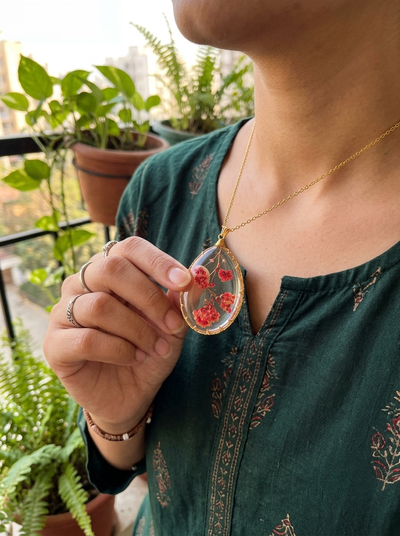 Red Baby’s Breath Pressed Flower Necklace with Real Dried Flowers for Girls