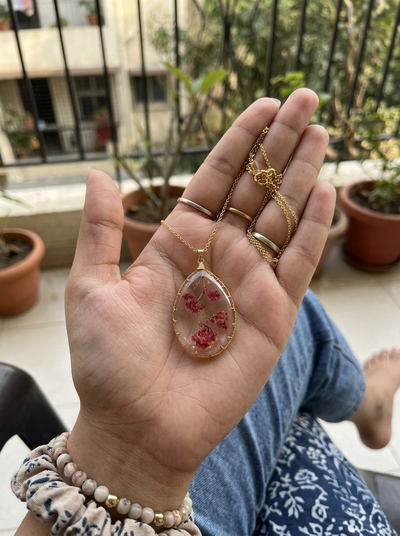 Red Baby’s Breath Pressed Flower Necklace with Real Dried Flowers for Girls
