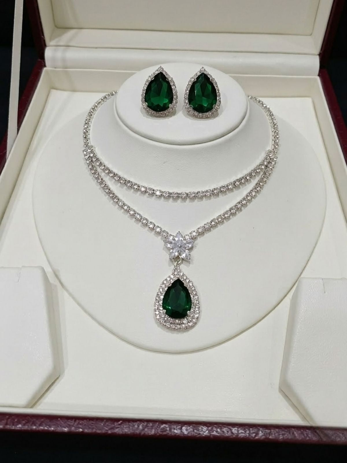 Green Emerald Necklace Set for festive occasions, receptions, and gifting