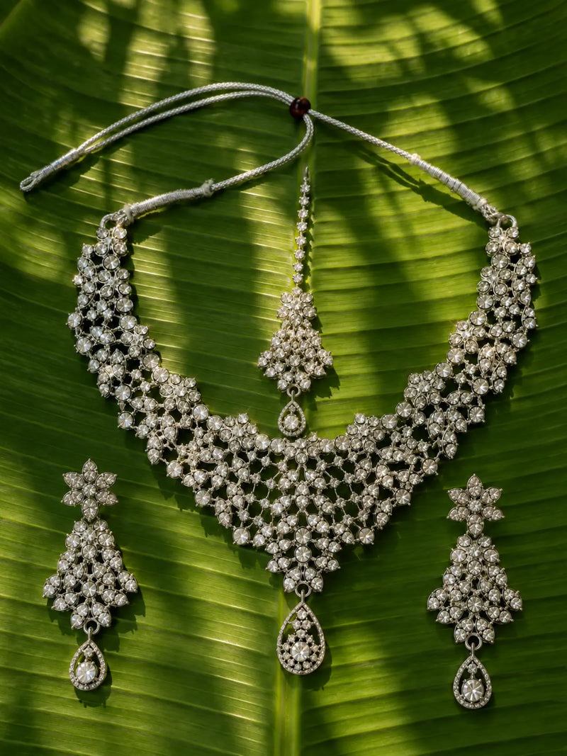 Ethnic necklace earrings and maang tikka set