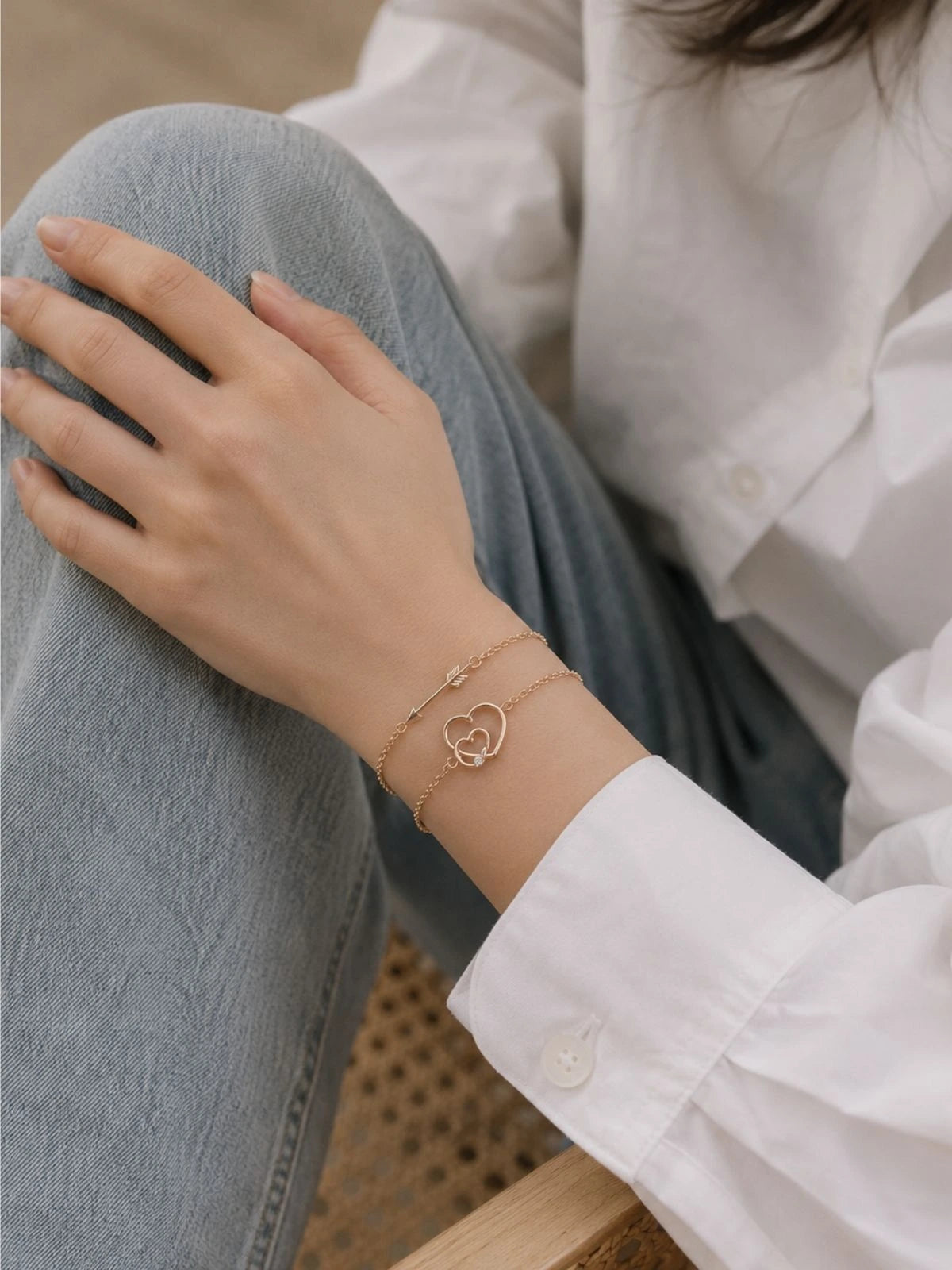 Minimal Gold Interlinked Bracelet with Arrow Motif for Everyday Wear