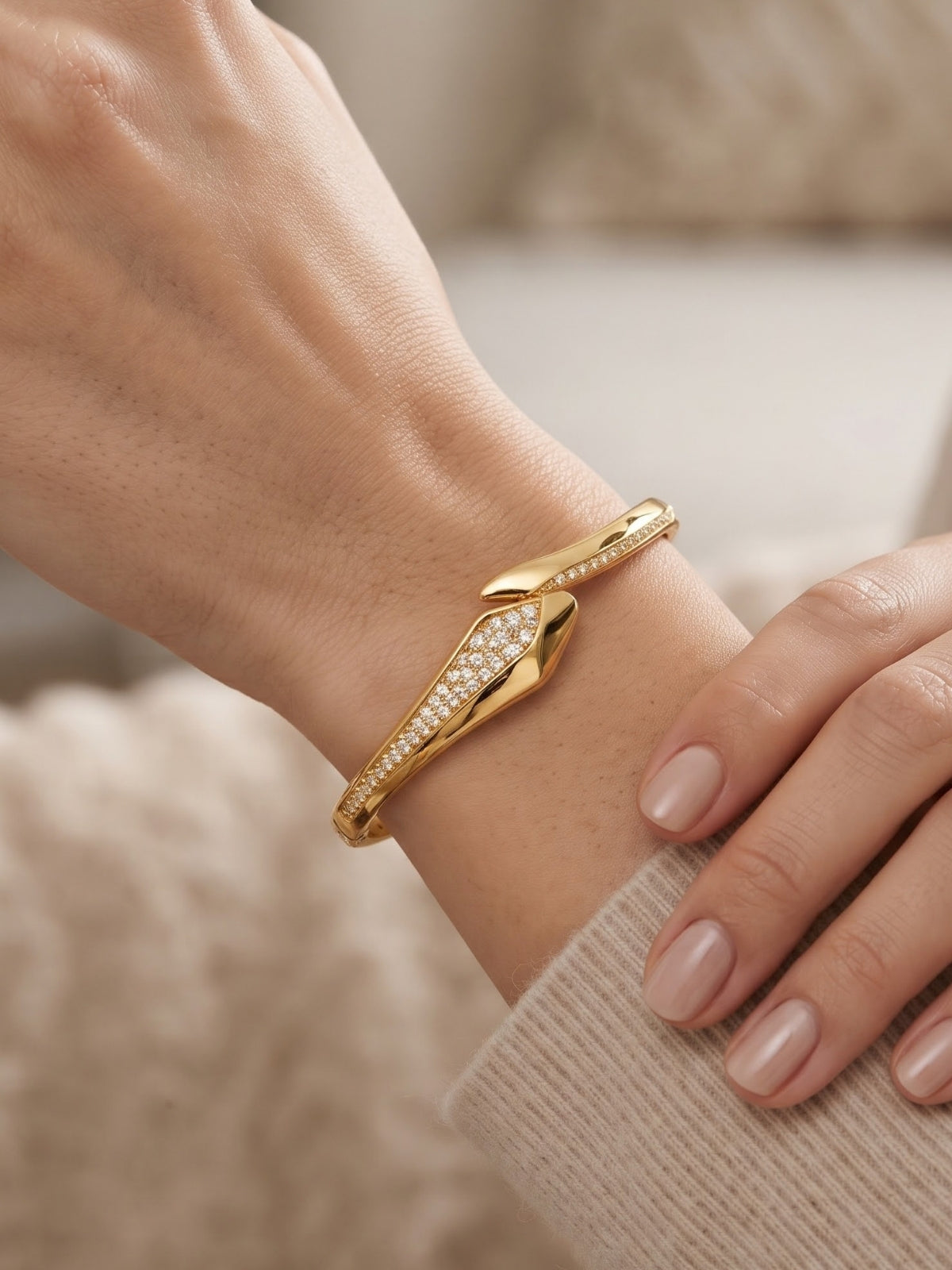 Openable luxury bangle for women