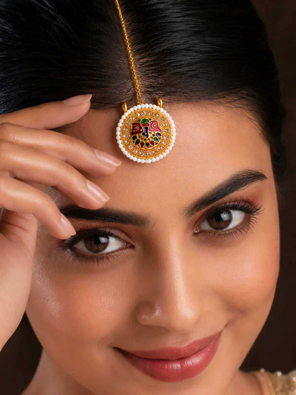 Rajasthani maang tikka with pearl-beaded border