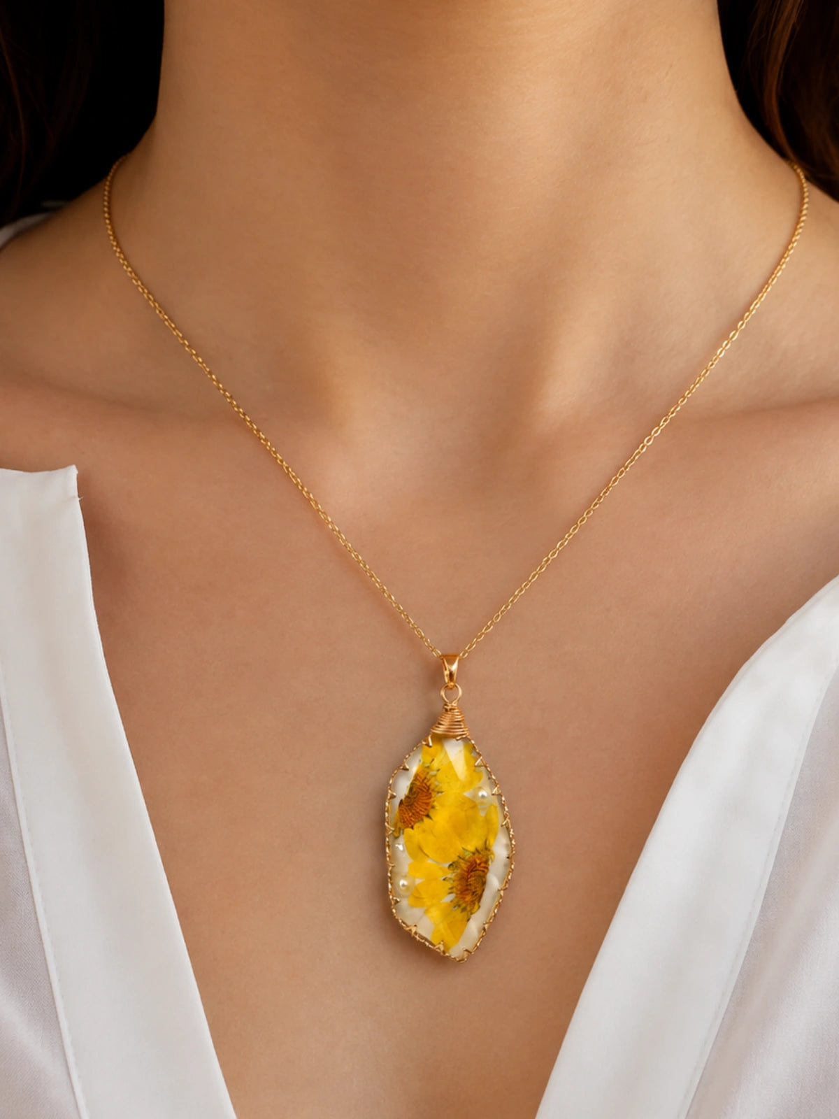 floral pendant necklace